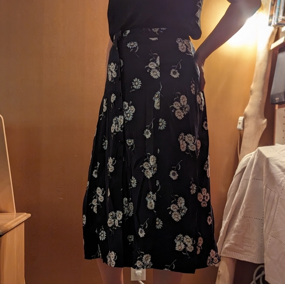 ❗3 for 20❗Floral skirt - Picture 1 of 9